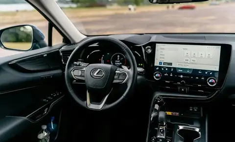雷克萨斯:当“慢”成为代价